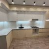 Кухня с фасадами глянец АГТ Крем галакси и белый
